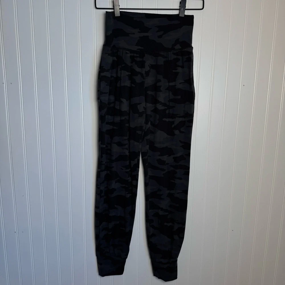 Athleta Salutation Camo Joggers Black & Gray Women’s Size XS - Picture 5 of 14